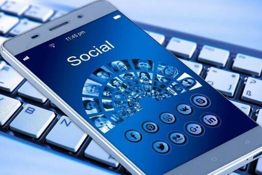 How to Grow Your E-Mail List through Social Media?